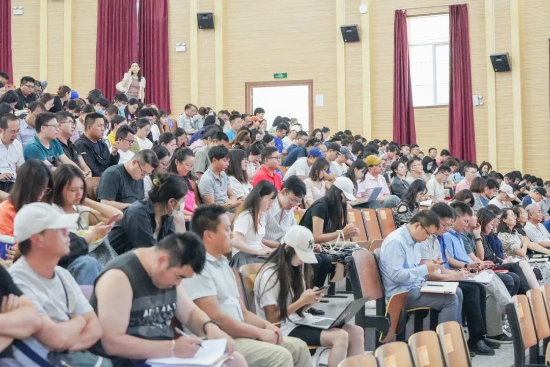 树师德 铸师魂 正师风 2026世界杯足球官网开展师德师风集中学习教育专题培训会 第 5 张 树师德 铸师魂 正师风 2026世界杯足球官网开展师德师风集中学习教育专题培训会 第 5 张
