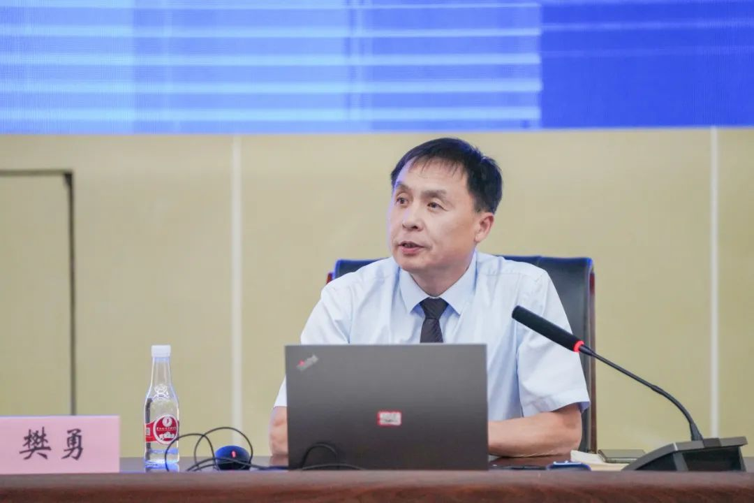 树师德 铸师魂 正师风 2026世界杯足球官网开展师德师风集中学习教育专题培训会 第 4 张 树师德 铸师魂 正师风 2026世界杯足球官网开展师德师风集中学习教育专题培训会 第 4 张