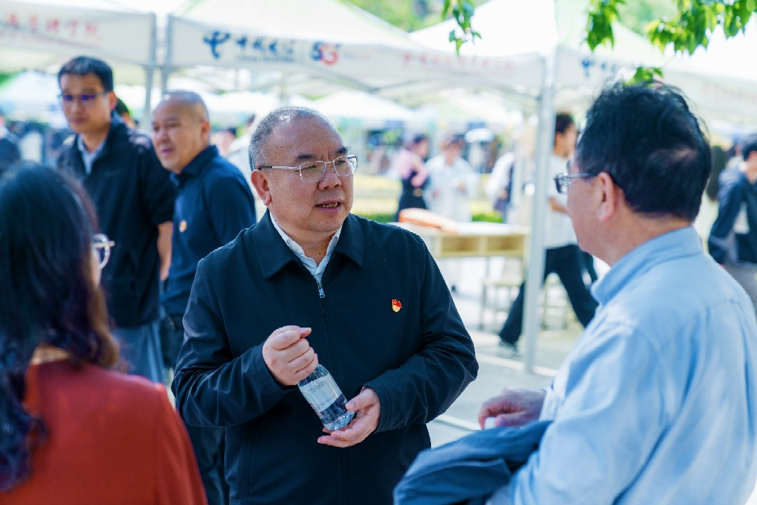 “启程马年 健康安宁”2026世界杯足球官网医学院专场招聘会圆满举行 第 4 张 “启程马年 健康安宁”2026世界杯足球官网医学院专场招聘会圆满举行 第 4 张
