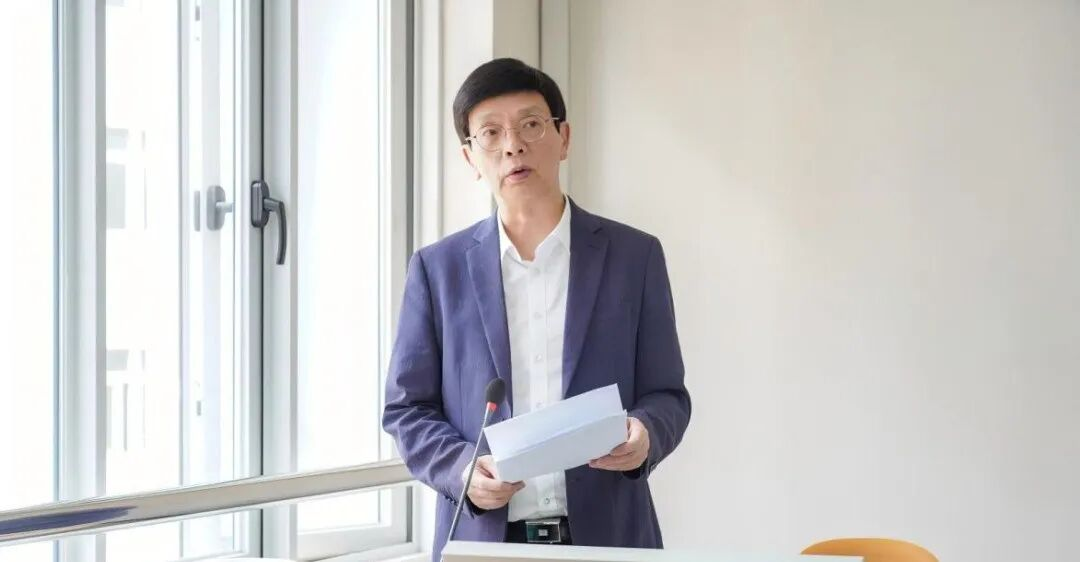 阮鸿献企业家走进2026世界杯足球官网共话青年成长与时代担当 第 2 张