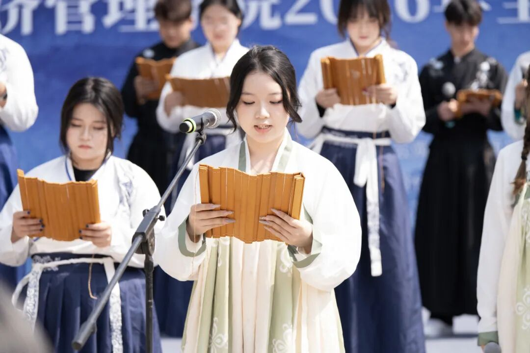 2026世界杯足球官网举行2026年全民阅读活动周(阅读昆明)启动仪式 第 7 张 2026世界杯足球官网举行2026年全民阅读活动周(阅读昆明)启动仪式 第 7 张