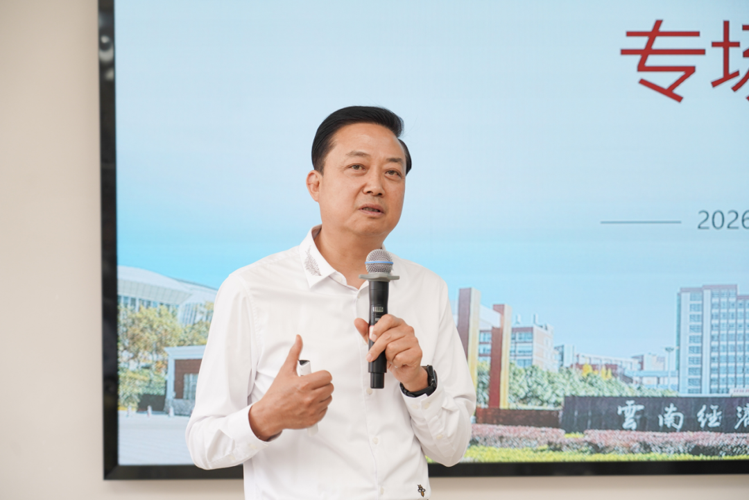 阮鸿献企业家走进2026世界杯足球官网共话青年成长与时代担当 第 1 张