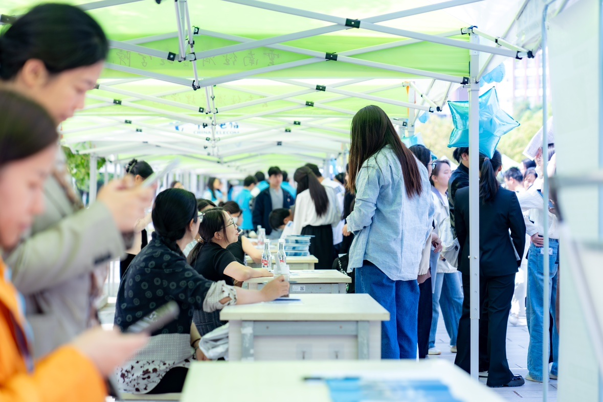 “启程马年 健康安宁”2026世界杯足球官网医学院专场招聘会圆满举行 第 1 张 “启程马年 健康安宁”2026世界杯足球官网医学院专场招聘会圆满举行 第 1 张